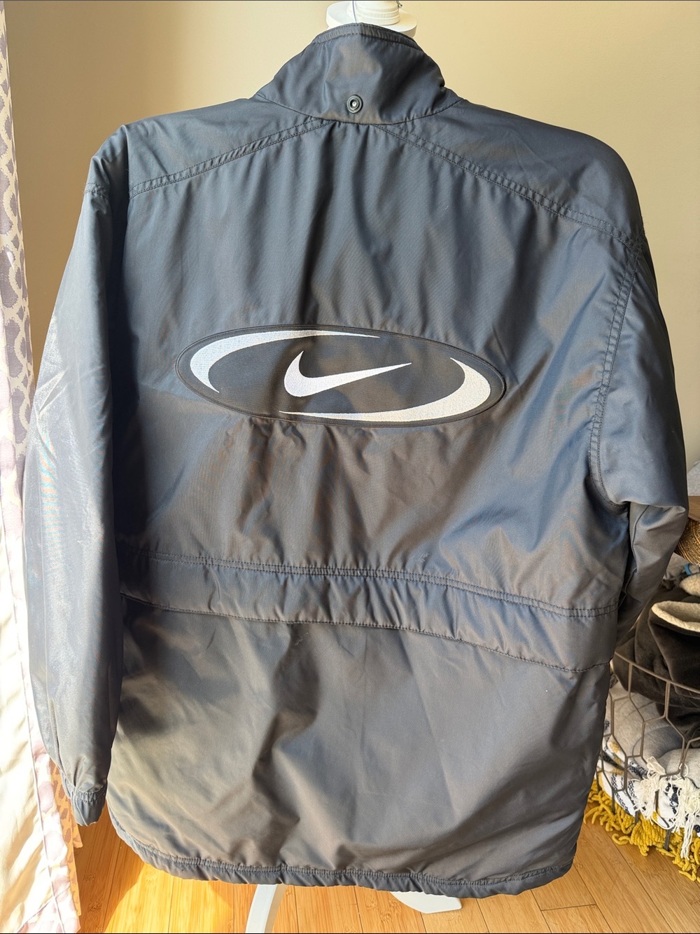 Nike Vintage 90’s Big Logo Swoosh Men's Black Thick Windbreaker Jacket
